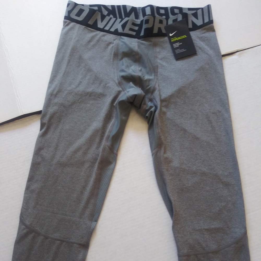 Nike Pro Three Quarter Tights. Mens XL & 2XL.